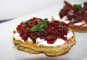 Blinis met dilleroom en bietensalade