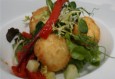 Salade van gefrituurde geitenkaas