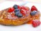 Wentelteefjes met saus van roodfruit