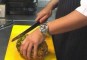 Ananas schillen en snijden