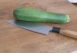 Courgette halve schijfjes snijden