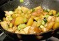 Gebakken aardappelen en groenten