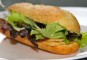Broodje kaas met rode uien chutney