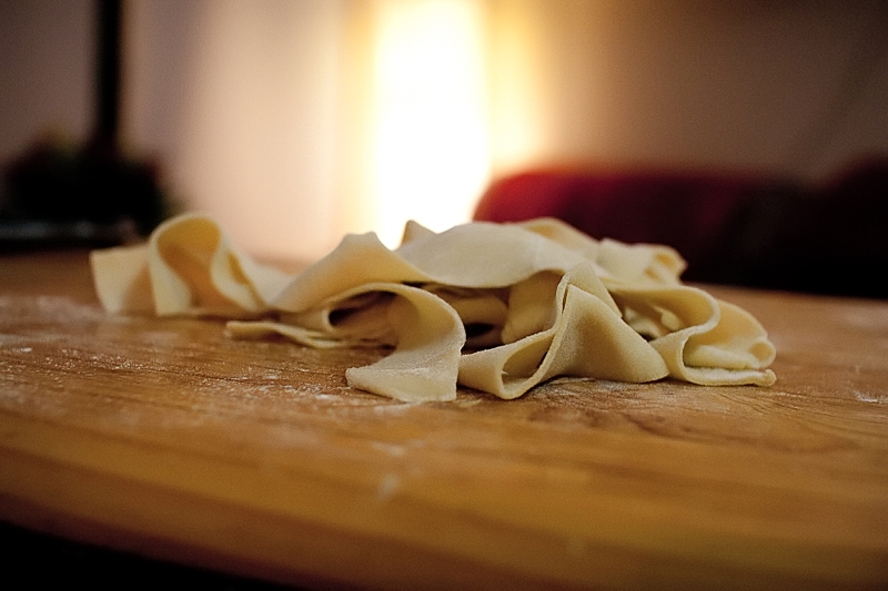 Pasta met pancetta en  knoflookkruim