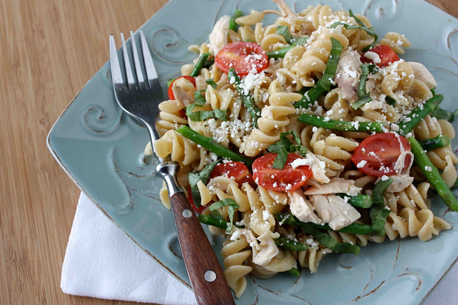 Pastasalade met kip en peer