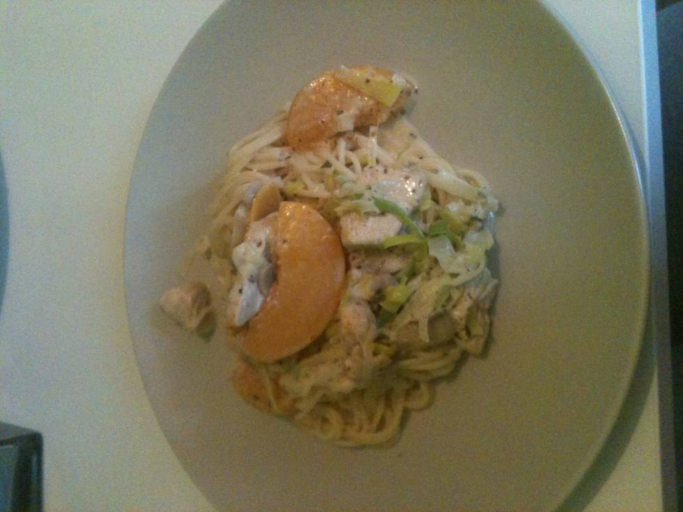 Tagliatelle met kip en perziken