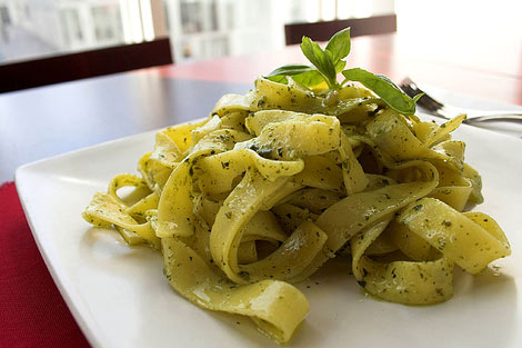 Tagliatelle met zwarte olijvensaus